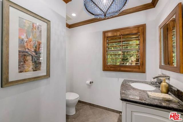 9545 Dalegrove Drive, Beverly Hills, CA 90210