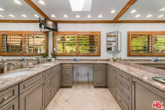 9545 Dalegrove Drive, Beverly Hills, CA 90210