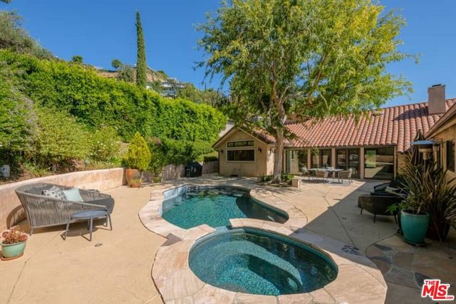 9545 Dalegrove Drive, Beverly Hills, CA 90210