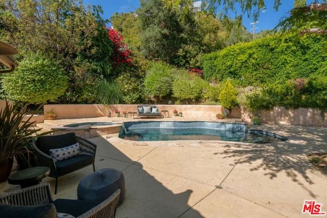 9545 Dalegrove Drive, Beverly Hills, CA 90210