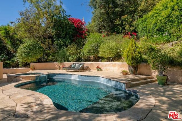 9545 Dalegrove Drive, Beverly Hills, CA 90210