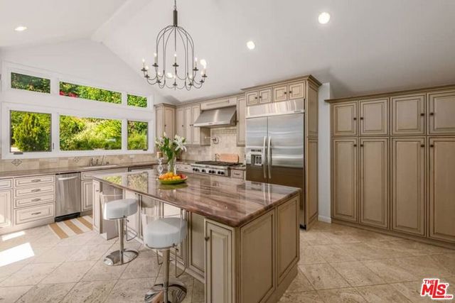 9545 Dalegrove Drive, Beverly Hills, CA 90210