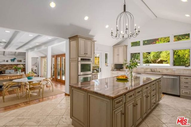 9545 Dalegrove Drive, Beverly Hills, CA 90210