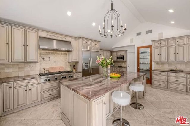 9545 Dalegrove Drive, Beverly Hills, CA 90210