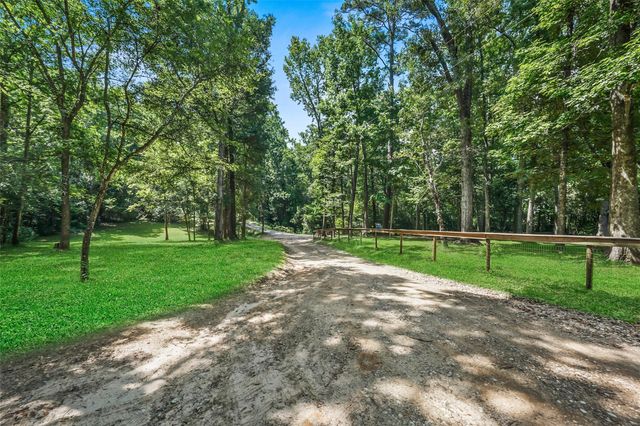 200 Cochran Lane, Coldspring, TX 77331