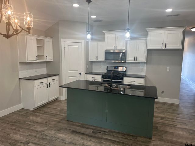 17010 Crossing Circle, Lindale, TX 75771