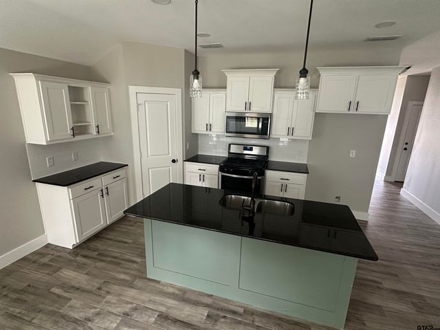 17010 Crossing Circle, Lindale, TX 75771