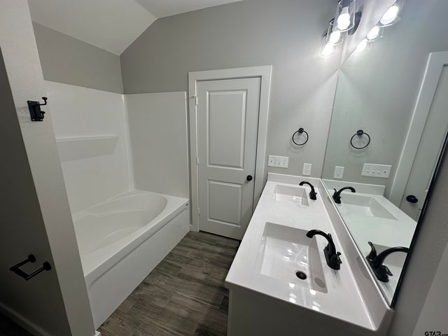 17010 Crossing Circle, Lindale, TX 75771