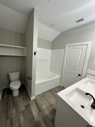 17010 Crossing Circle, Lindale, TX 75771