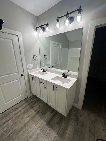 17010 Crossing Circle, Lindale, TX 75771