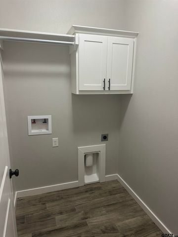 17010 Crossing Circle, Lindale, TX 75771