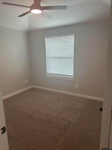 17010 Crossing Circle, Lindale, TX 75771