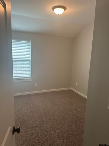 17010 Crossing Circle, Lindale, TX 75771