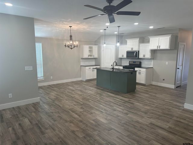 17010 Crossing Circle, Lindale, TX 75771