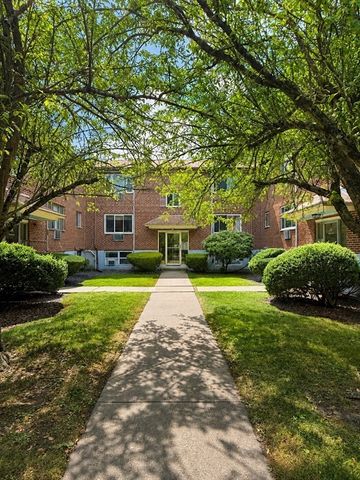 56 Bryon Rd 2, Brookline, MA 02467