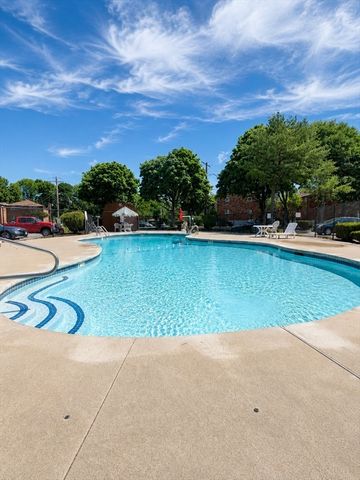 56 Bryon Rd 2, Brookline, MA 02467