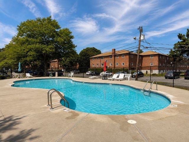 56 Bryon Rd 2, Brookline, MA 02467