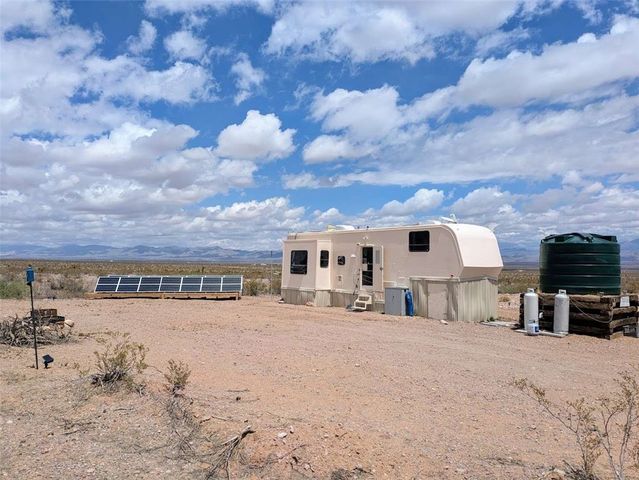 4597 Hopi Road, Golden Valley, AZ 86413