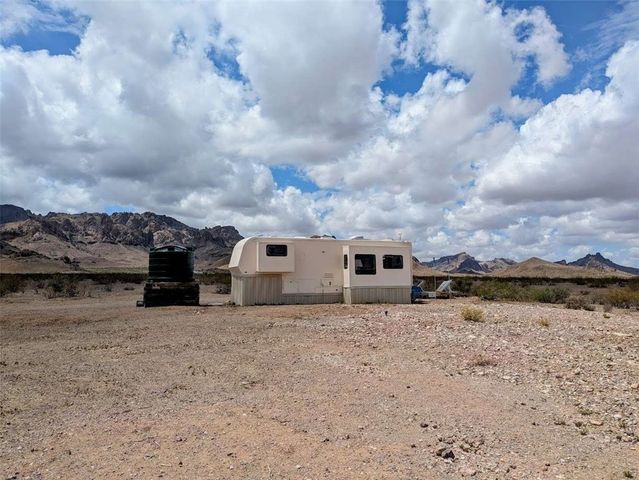 4597 Hopi Road, Golden Valley, AZ 86413