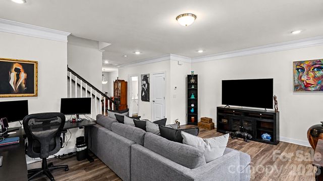 10406 Glenmere Creek Circle, Charlotte, NC 28262
