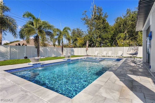 1720 SW 19th PL, Cape Coral, FL 33991