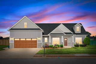 1108 Michaela Cir, Clarksville, TN 37043