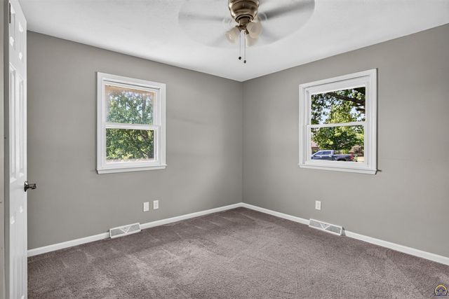 3411 SE Shawano DR, Berryton, KS 66409