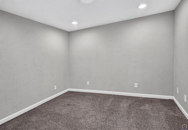 3411 SE Shawano DR, Berryton, KS 66409