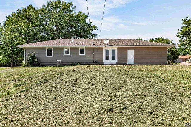 3411 SE Shawano DR, Berryton, KS 66409