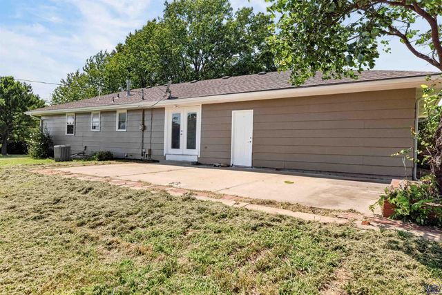 3411 SE Shawano DR, Berryton, KS 66409