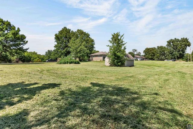 3411 SE Shawano DR, Berryton, KS 66409