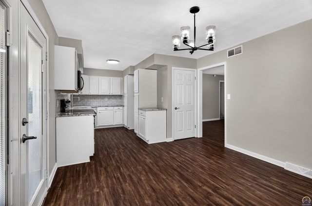 3411 SE Shawano DR, Berryton, KS 66409