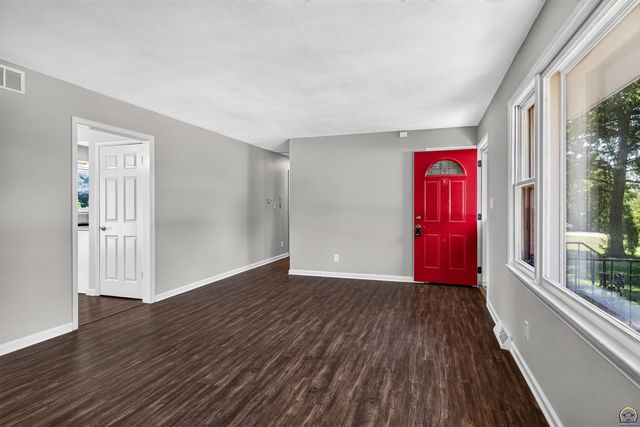 3411 SE Shawano DR, Berryton, KS 66409