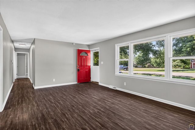 3411 SE Shawano DR, Berryton, KS 66409