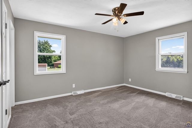 3411 SE Shawano DR, Berryton, KS 66409