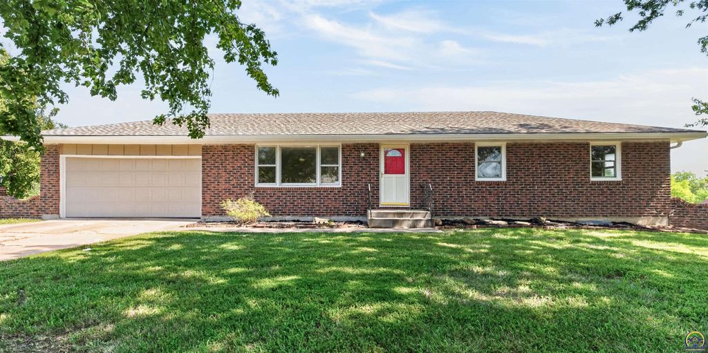 3411 SE Shawano DR, Berryton, KS 66409