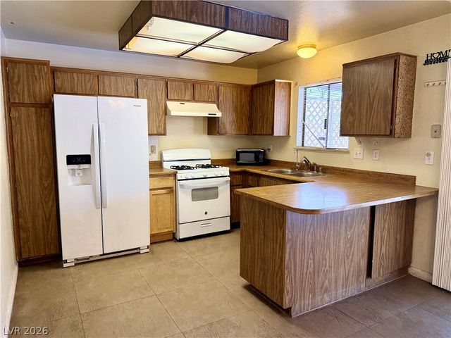 6371 West Viking Road, Las Vegas, NV 89103