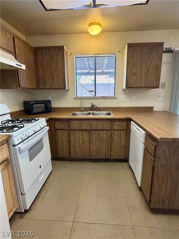 6371 West Viking Road, Las Vegas, NV 89103