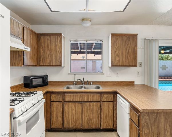 6371 West Viking Road, Las Vegas, NV 89103