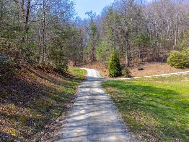 1960 Atoah Road, Robbinsville, NC 28771