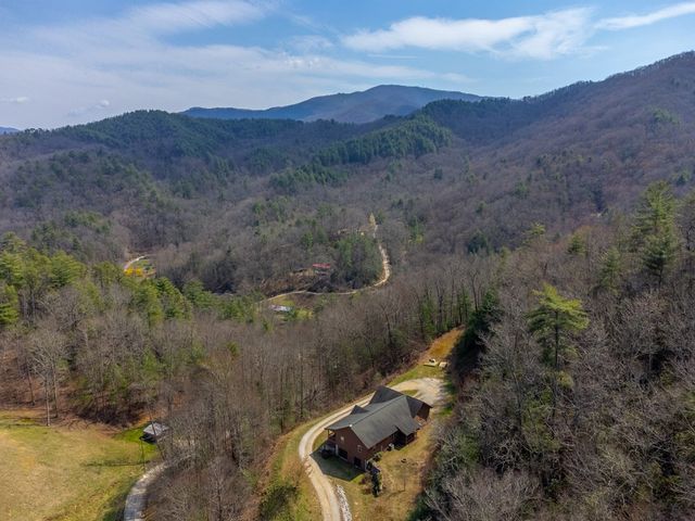 1960 Atoah Road, Robbinsville, NC 28771
