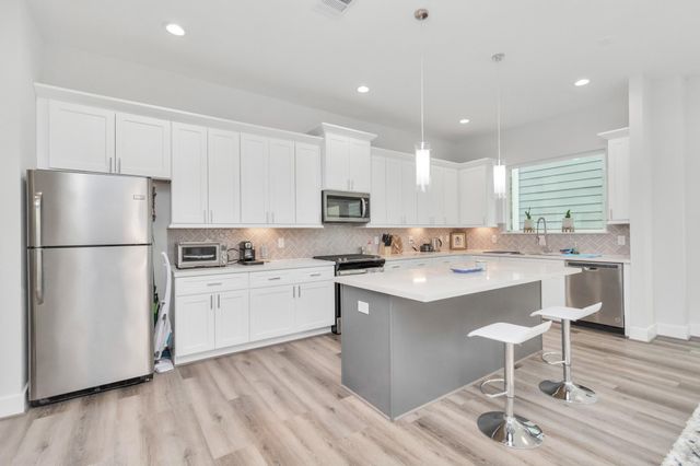 3360 Pinemont Drive, Houston, TX 77018
