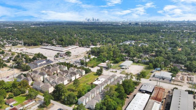3360 Pinemont Drive, Houston, TX 77018