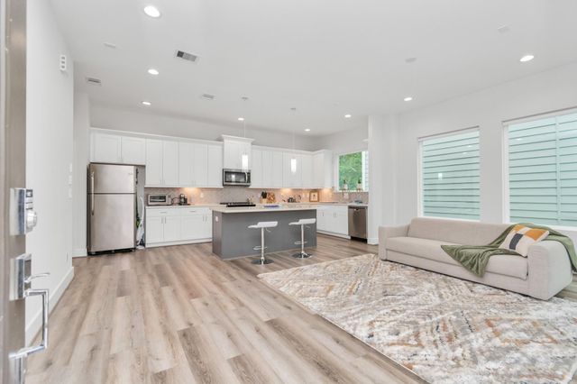 3360 Pinemont Drive, Houston, TX 77018