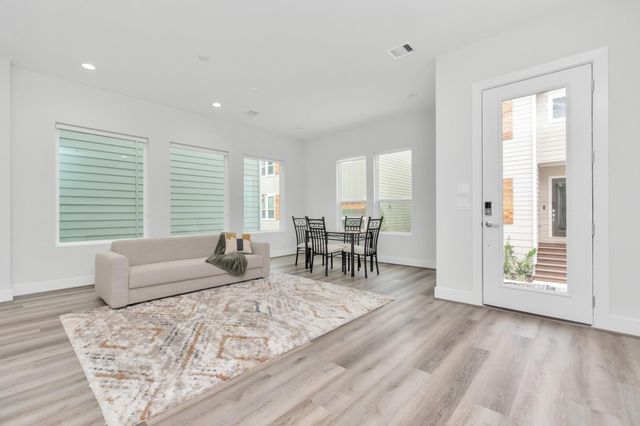 3360 Pinemont Drive, Houston, TX 77018