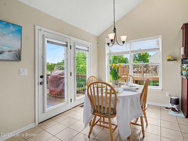 16501 Rockcrest View Ln, Louisville, KY 40245