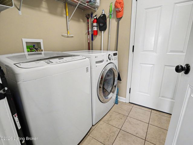 16501 Rockcrest View Ln, Louisville, KY 40245