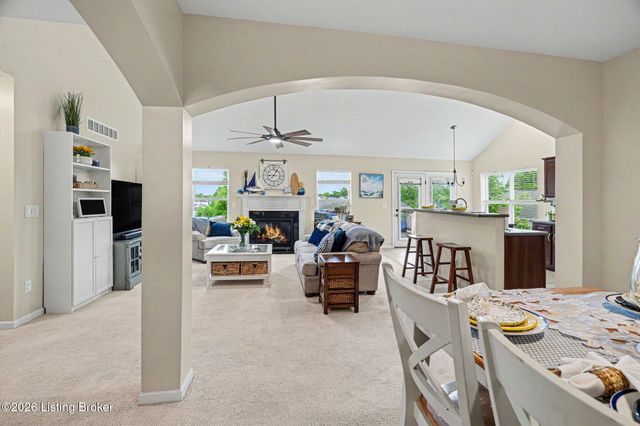 16501 Rockcrest View Ln, Louisville, KY 40245