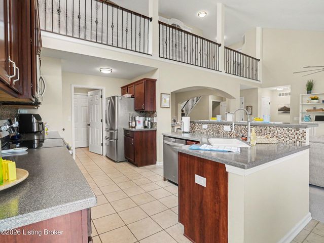 16501 Rockcrest View Ln, Louisville, KY 40245