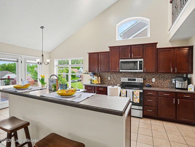 16501 Rockcrest View Ln, Louisville, KY 40245